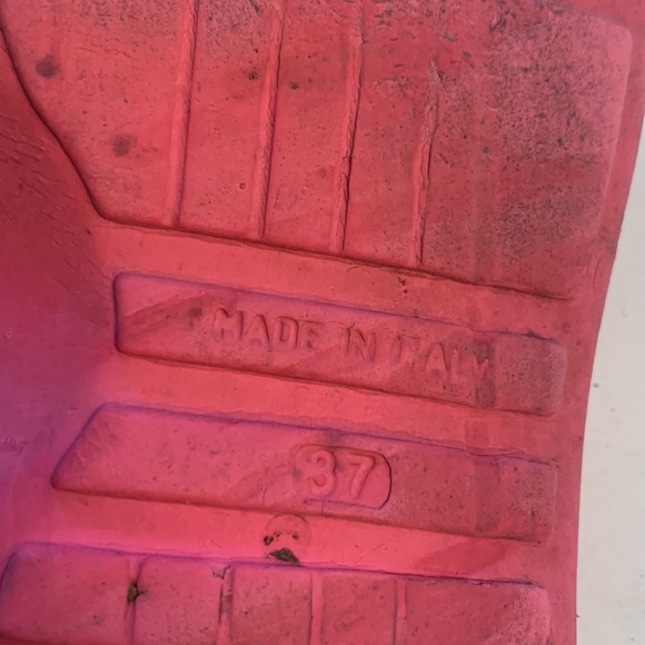 Louis Vuitton pink Monogrammed Pool Slide Sandals Sz 7.5/8 - Picture 6 of 9